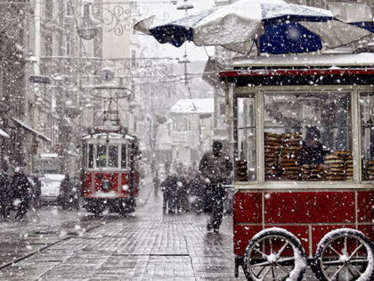 Traditional-fast-food-of-Istanbul-on-Beyoglu